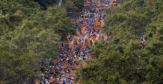 El Passeig de Gràcia ha estat un dels carrers plens de gom a gom per  manifestants de la Diada / EFE