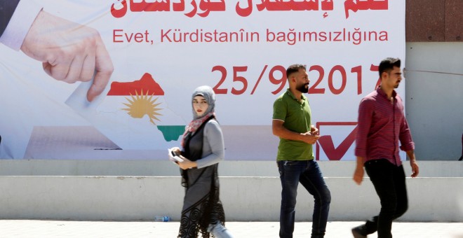 Un cartel llama la movilización para votar por la independencia del Kurdistán el próximo 25 de septiembre