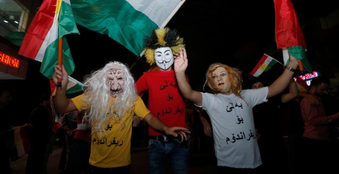 Manifestantes muestran su apoyo al referéndum de independencia del Kurdistán./REUTERS
