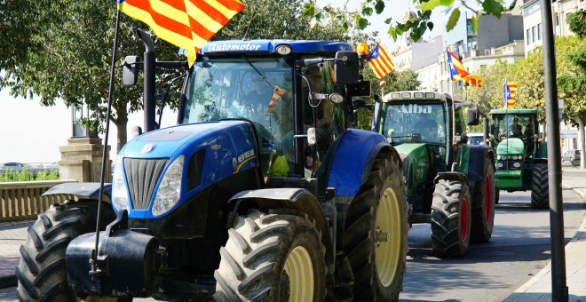 Pagesos de la Plana de LLeida amb els seus tractors es sumen a la campanya en favor del referèndum