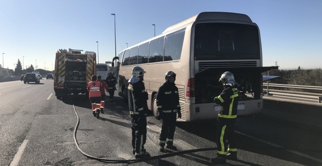 Arde un autobús escolar con 46 niños de ocho años, todos ellos indemnes. / Europa Press