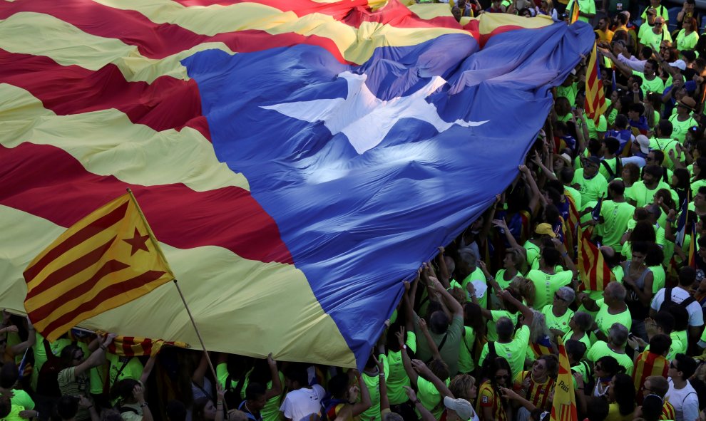 Este año los gritos y las pancartas han dado prioridad a la reivindicación del referéndum del 1 de octubre, convocado por la Generalitat y anulado por el Tribunal Constitucional / REUTERS