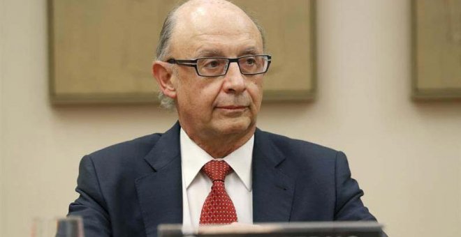 El ministro de Hacienda, Cristóbal Montoro, durante una comparecencia en el Congreso. | CHEMA MOYA (EFE)