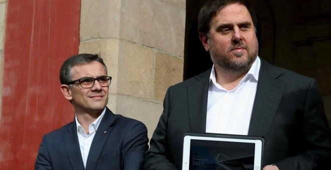 Fotografía de archivo (29/11/2016), del secretario general de Economía del Gobierno catalán, Josep Maria Jové Lladó (i), junto al vicepresidente del Govern y conseller de Economía, Oriol Junqueras (d). /EFE