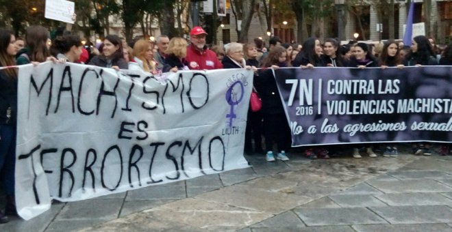 Pancartas contra la violencia machista durante el 7-N / Sara Plaza