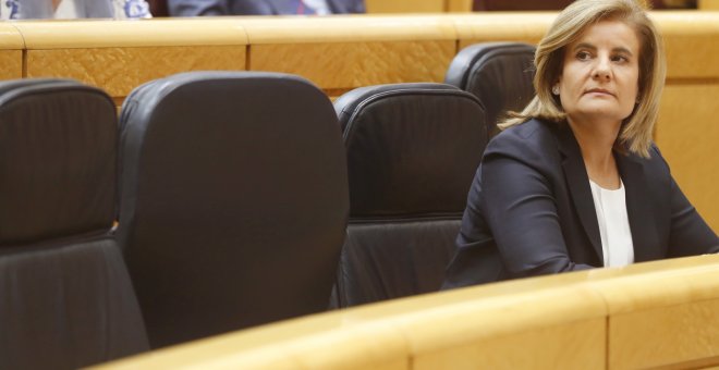 La ministra de Empleo, Fátima Báñez, durante la sesión de control al Gobierno esta tarde en el Senado. EFE/Javier Lizón
