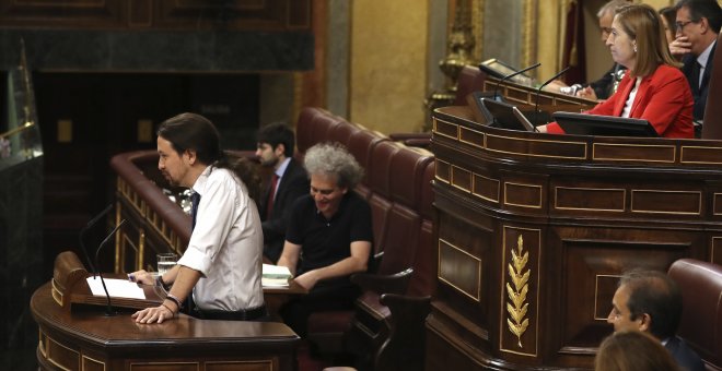 El líder de Podemos, Pablo Iglesias, durante su intervención en el Congreso de los Diputados, en la segunda jornada del debate de la moción de censura contra el Gobierno de Mariano Rajoy. EFE/Ballesteros