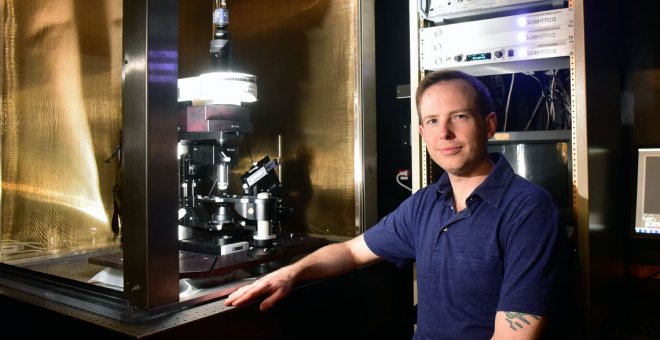 El neurobiólogo Blake Richards, en su laboratorio en la Universidad de Toronto./ UNIVERSITY OF TORONTO