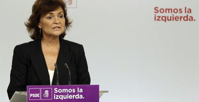 La secretaria de Igualdad del PSOE, Carmen Calvo, hoy durante la rueda de prensa que ha ofrecido después de la reunión sobre violencia de género que ha mantenido con otro cargos del partido, directoras de los Institutos regionales de la Mujer, organizacio
