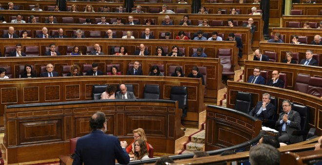El jefe del Ejecutivo, Mariano Rajoy, durante su intervención en la sesión de control al Gobierno, en el Congreso de los Diputados. EFE/Fernando Villar