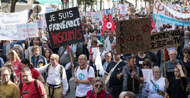 Los manifestantes marchan durante una manifestación del partido "France Insoumise" contra las reformas laborales del gobierno en París, Francia. REUTERS / Philippe Wojazer
