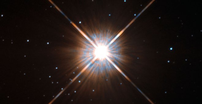 El  resplandor de la estrella Próxima Centauri captado por el telescopio espacial Hubble