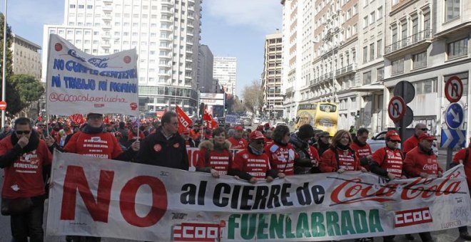 Una de las marchas celebradas tras el ERE de Coca Cola. /EFE