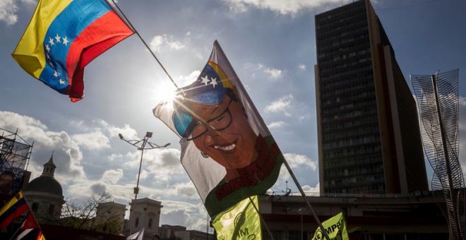 Decenas de personas participan en el acto de cierre de campaña de la candidata a la Alcaldía del municipio Libertador, del Partido Socialista Unido de Venezuela (PSUV), Érika Farías.-EFE