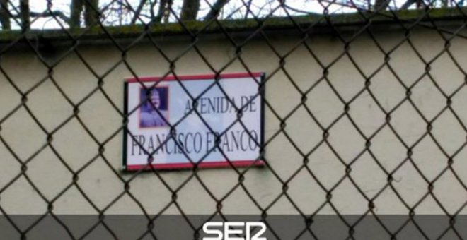 Imagen de la placa de Francisco Franco que tiene el concejal de C's.- CADENA SER