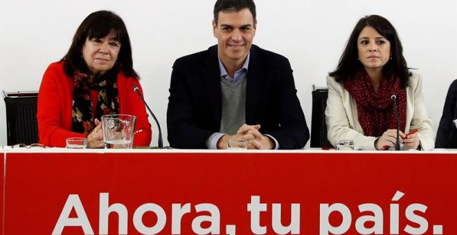 Cristina Narbona, Pedro Sánchez y Adriana Lastra, en la reunión de la Ejecutiva Federal del PSOE. / EFE
