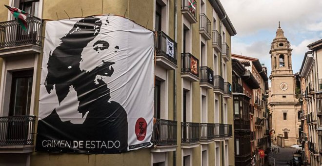 Una de las pancartas que recuerda la muerte de Germán Rodríguez.