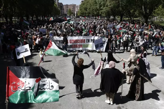 Miles de personas salen a las calles en España para pedir un alto el fuego en Gaza