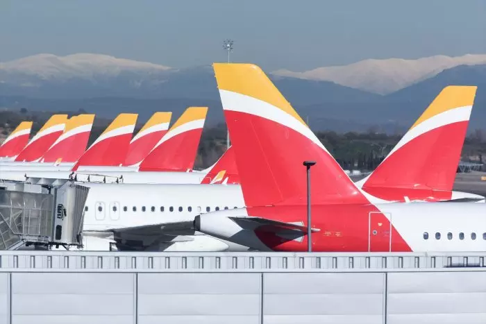 La Comisión Europea comunica a Iberia y Air Europa objeciones al creer que su fusión puede subir los precios