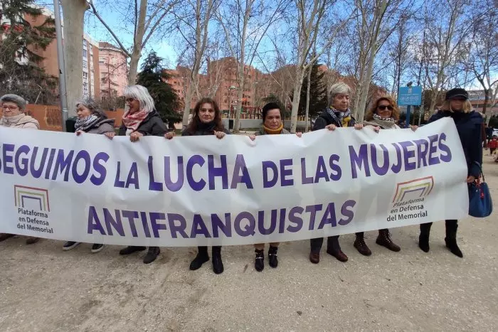 Decenas de personas reivindican a las mujeres fusiladas antifranquistas cerca de la antigua cárcel de Yeserías