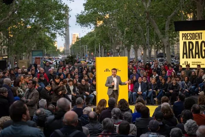La financiación y las alianzas marcan el cruce de reproches en la primera jornada de la campaña catalana