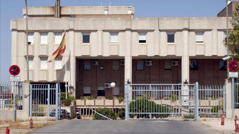 Imagen de archivo de la fachada del Centro de Internamiento de Extranjeros (CIE) de Murcia. EFE