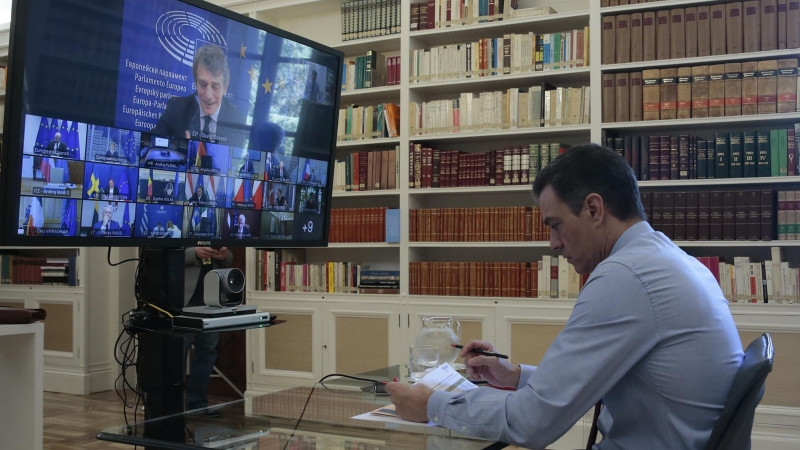 El presidente del Gobierno, Pedro Sánchez, durante la reunión por videoconferencia del Consejo Europeo. PRESIDENCIA DEL GOBIERNO/J. M. Cuadrado