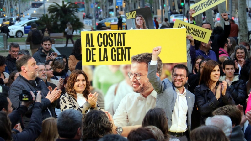 Junqueras, Vilagrà i Aragonès al final de l'acte d'obertura de campanya d'ERC.
