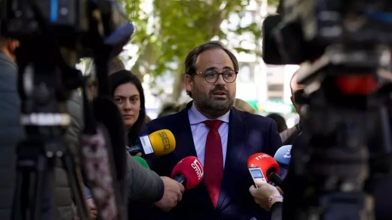 El doble rasero del PP de Castilla-La Mancha: del mutis con sus escándalos al 'Sánchez está acorralado por la corrupción'