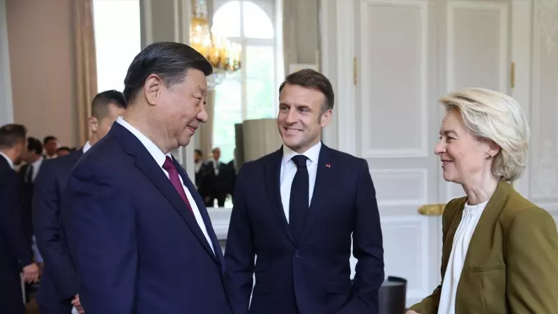 El presidente chino, Xi Jinping, el mandatario francés, Emmanuel Macron y la presidenta de la Comisión Europea, Ursula von der Leyen, en París, a 8 de mayo de 2024.