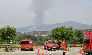 16/06/2022 Bomberos de la Generalitat trabajan en las tareas de extinción del incendio declarado en la localidad de Artesa de Segre (Lleida)