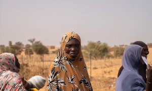 Un grupo de mujeres con velo en la aldea de Ganguel, a 11 de enero de 2023, en Ganguel, Sokoto, Níger (África).