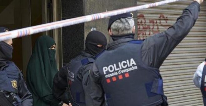 Los mossos d'Esquadra podrán llevar tatuajes visibles más allá del uniforme