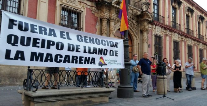 "Fuera el genocida Queipo de Llano de la Macarena"