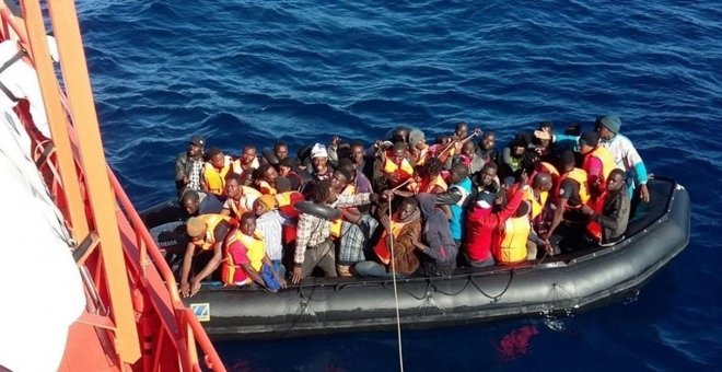 Rescatadas 69 personas en dos pateras en el mar de Alborán