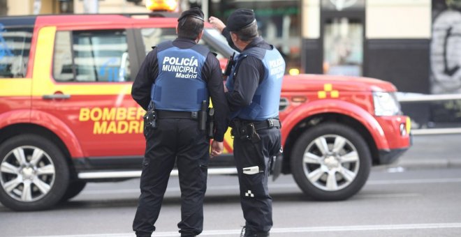 El Ayuntamiento de Madrid estudia inhabilitar a los policías que insultaron a Carmena y a los inmigrantes en un chat