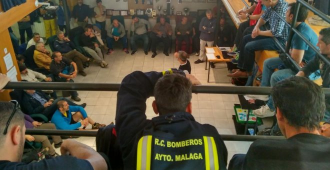 Los bomberos de Málaga cumplen un año encerrados y en conflicto para frenar el “desmantelamiento” del Cuerpo
