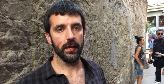 La Policía expedienta a un agente denunciado por agredir al fotoperiodista Jordi Borràs al grito de "¡Viva Franco!"