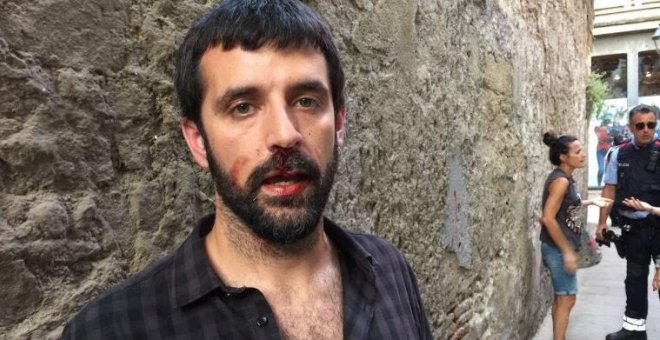 Los testigos confirman que el fotoperiodista Jordi Borràs fue agredido por un policía nacional