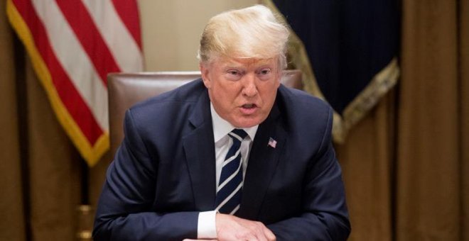 Trump sucumbe a las críticas y dice que se "expresó mal" sobre la injerencia rusa