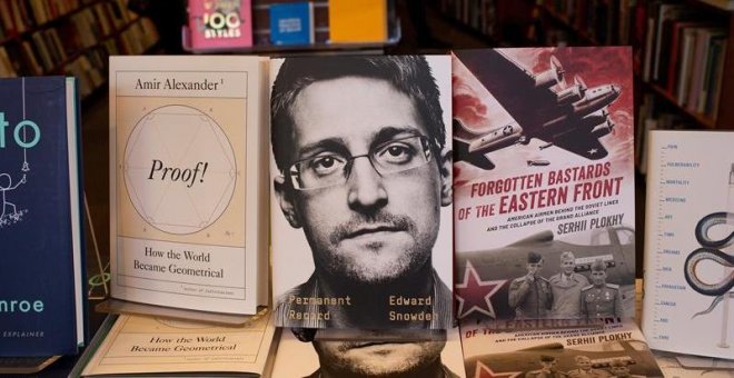 Un tribunal ordena a Snowden a entregar al Gobierno de EEUU los beneficios obtenidos por la venta de su libro