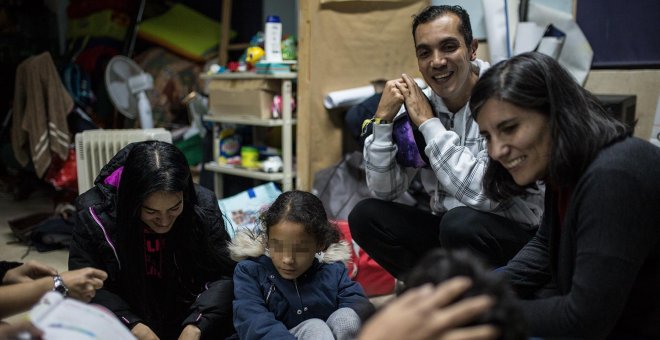 El asilo en Madrid de Julio y Margareth: casi cinco meses en el suelo de una parroquia