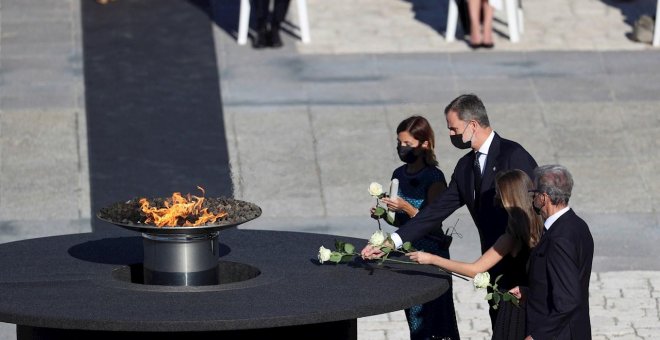 Felipe VI pide "preservar la convivencia": "Hemos contraído la obligación moral de respetar la dignidad de los fallecidos"