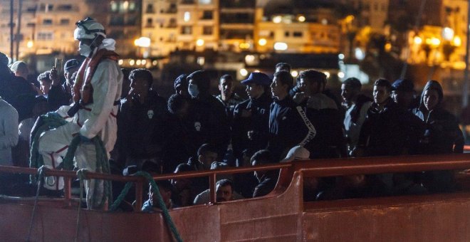 Rescatan a 31 migrantes de una patera localizada al sur de Gran Canaria