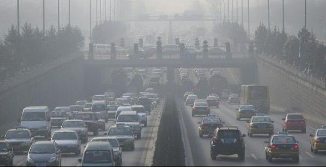 Científicos usaron a humanos como conejillos de indias para analizar los efectos de las emisiones de gases de coches diésel