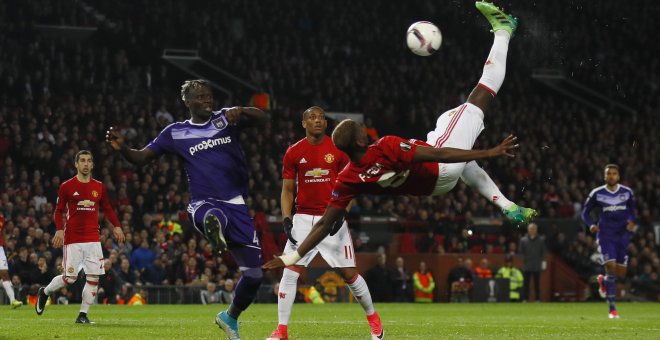 Mueren decenas de hinchas del Manchester United en Nigeria electrocutados viendo el fútbol