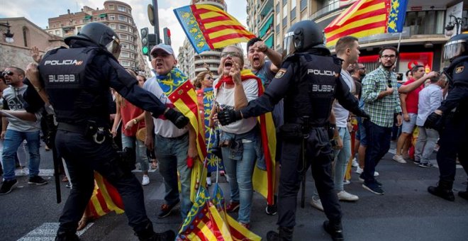 Los ultras revientan la manifestación del 9 d’octubre en València