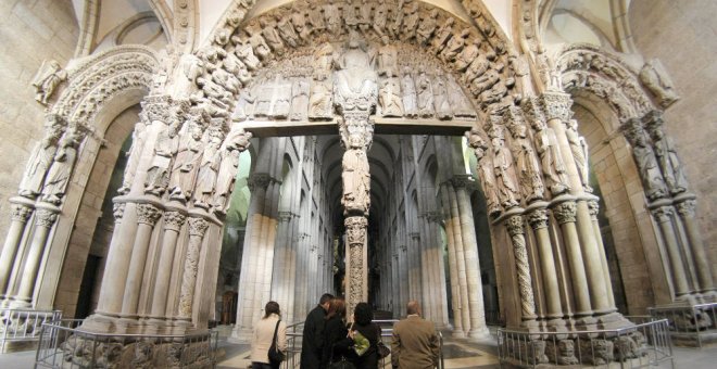 Santiago demanda a Carmen Franco por la posesión "ilegal" de dos esculturas de la catedral