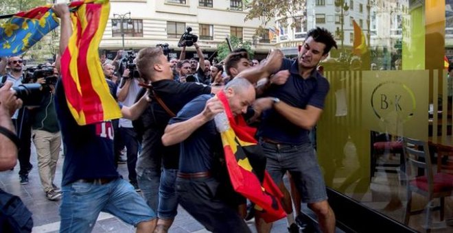 Detenido un tercer hombre por el ataque a una periodista en una manifestación del 9 d'Octubre en Valencia