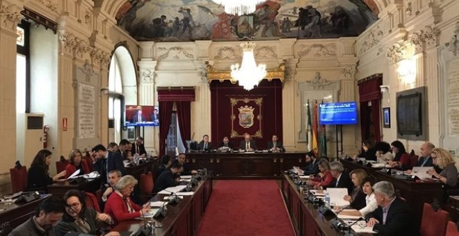 Málaga aprueba, con la abstención del PP, retirar todas las distinciones concedidas al exministro franquistra Utrera Molina